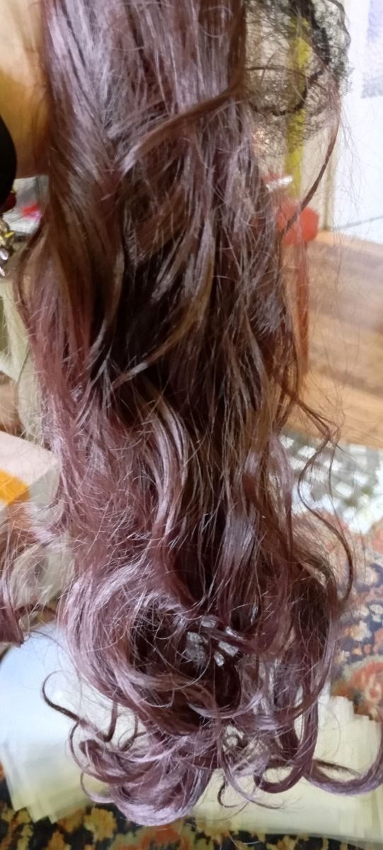 Coleta castaña-morada