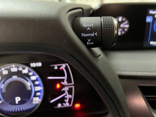 Lexus UX 2.0 250h Business