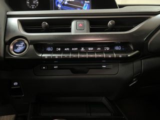 Lexus UX 2.0 250h Business