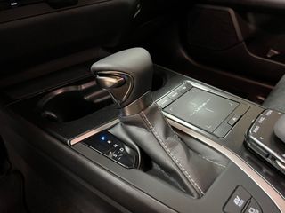 Lexus UX 2.0 250h Business