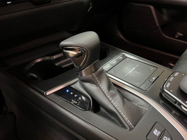 Lexus UX 2.0 250h Business