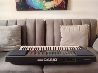 Casio Teclado musical con Midi,cien ritmos .