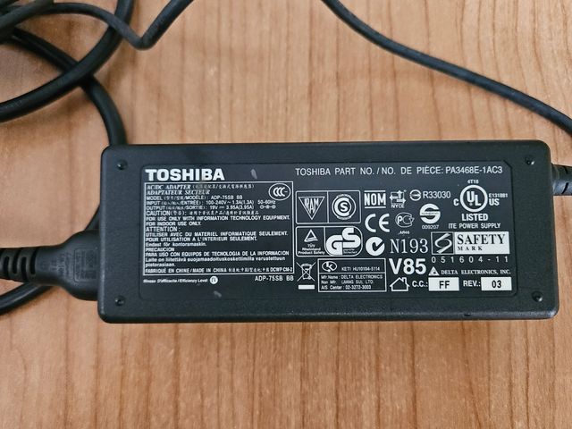 Cargador Toshiba ADP-75SB