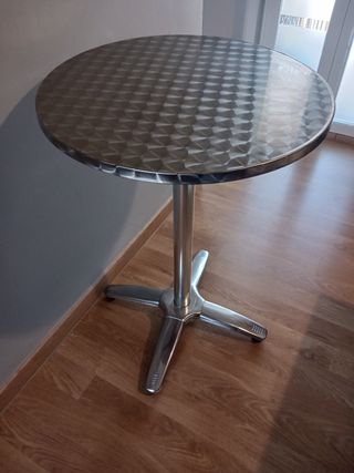 Mesa alta acero inoxidable.
Fácil de desmontar.