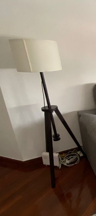 Lampara trípode Ikea - pie beige