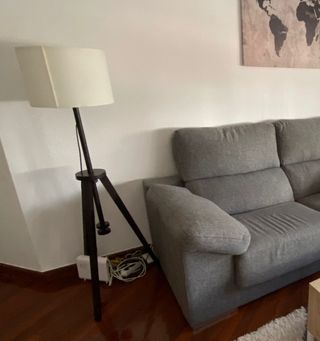 Lampara trípode Ikea - pie beige