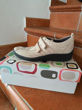 Scarpa Chiusura Strappo  A'rcopedico