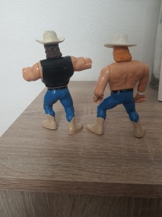 2 Figuras WWF Hasbro hermanos bart y billy gunn