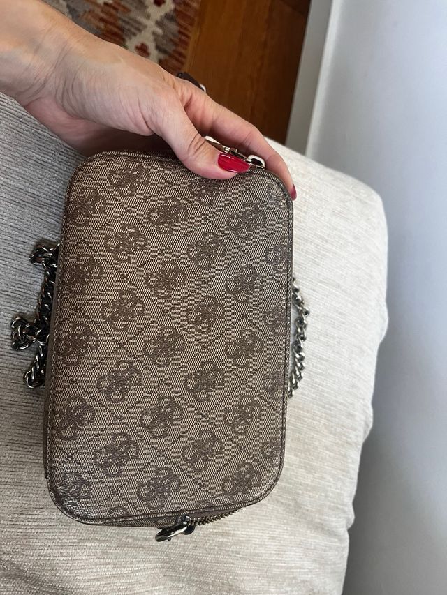 Bolso bandolera Guess marrón