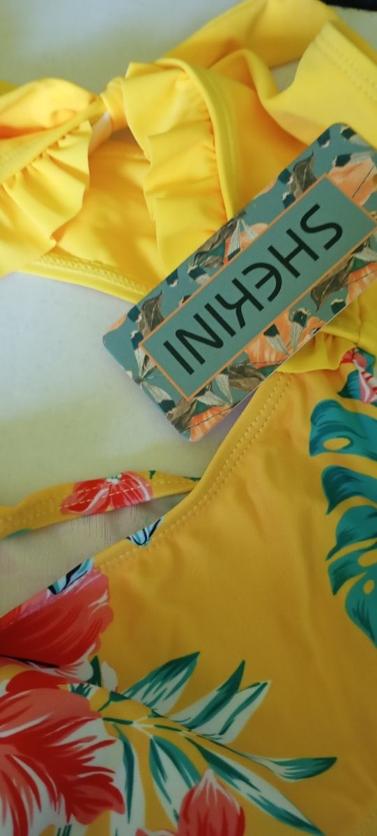 Triquini niña flores amarillo