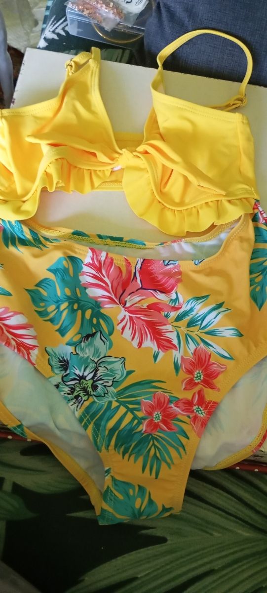 Triquini niña flores amarillo