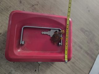 Cassetta di sicurezza rossa