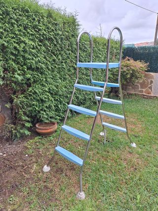 Escalera piscina - Acero y los pasos de resina