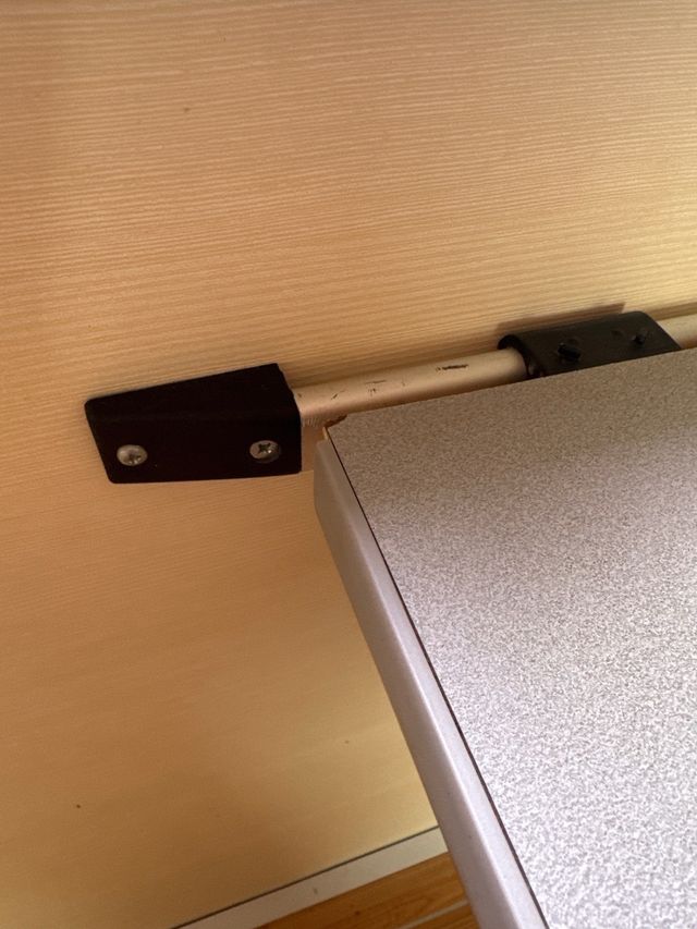 Mesa auxiliar para camper o autocaravana.