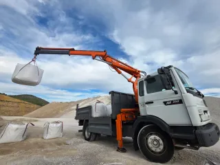 Servicio camión grúa pluma
