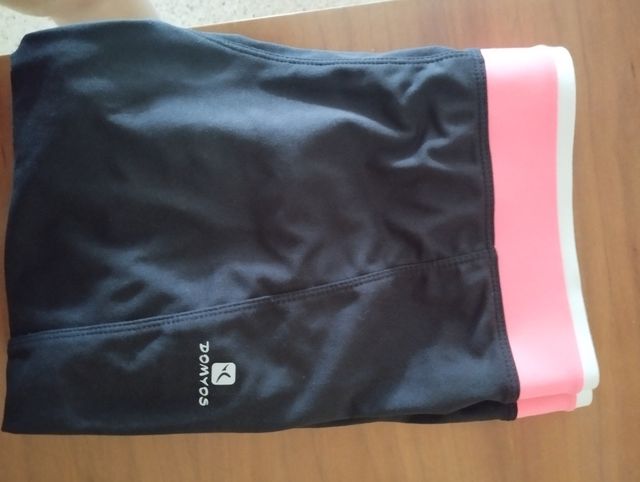 Leggins deportivos DOMYOS negros y rosas