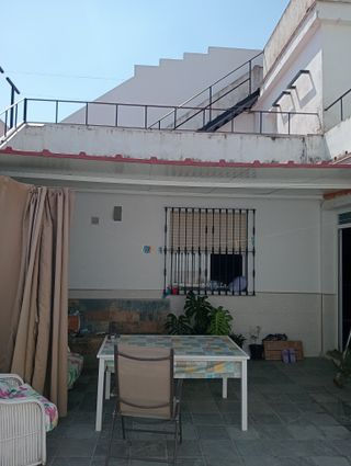 Casa y piso con buhardilla.precio por privado