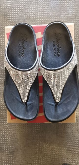 Sandalias Skechers Luxe Foam brillantes
