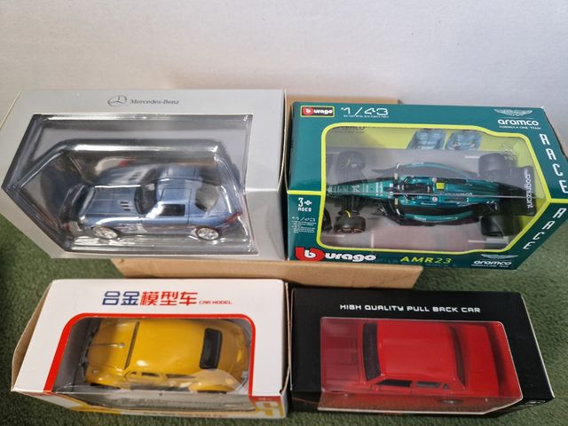 Pack 4 coches escala 1:36 - 1:43