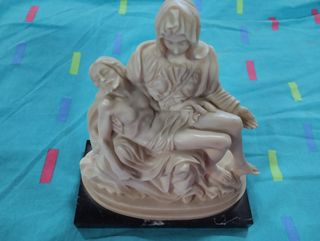 Statua Pietà: Scultura in marmo 19 cm