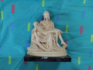 Statua Pietà: Scultura in marmo 19 cm