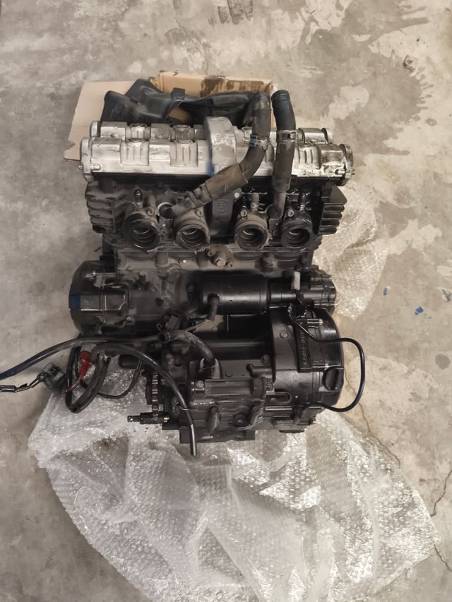 Motor Yamaha FZS 600