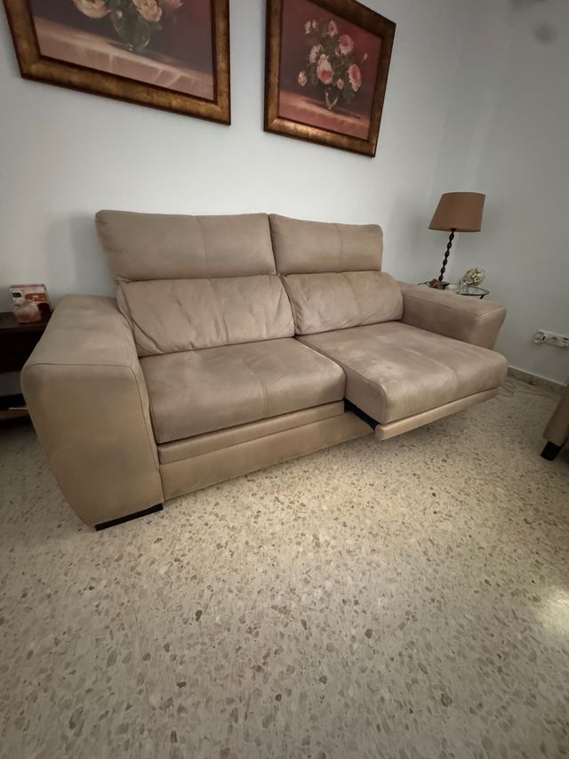 Divano beige a 3 posti, sedili scorrevoli, per letto