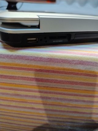 DVD Portátil con tv y lector usb