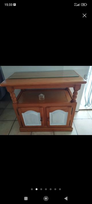 Mueble TV madera pino.