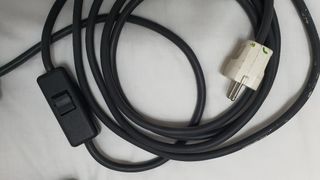 Foco vintage rojo con pinza