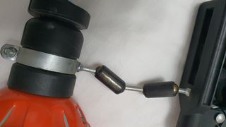 Foco vintage rojo con pinza