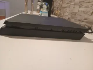 PS4 (PlayStation 4) Slim negra