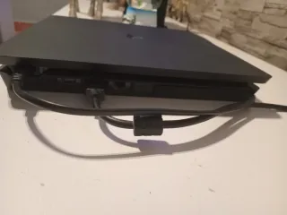 PS4 (PlayStation 4) Slim negra