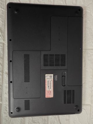Portátil Compaq Presario CQ61 –15,6” con cargador.