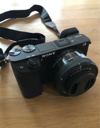 Pacchetto fotocamere Sony α6000 con 2 obiettivi