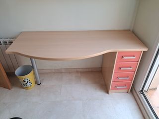 Armario y mesa de habitación  juvenil
