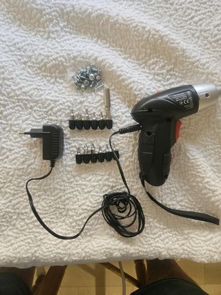 Destornillador inalámbrico
Con su cargador
