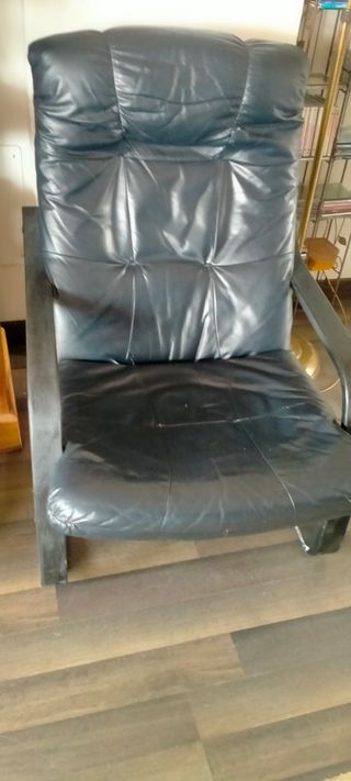 Sillón pong 


 cuero negro - madera