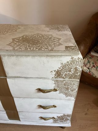 Cajonera vintage blanco-dorado motivo mandala