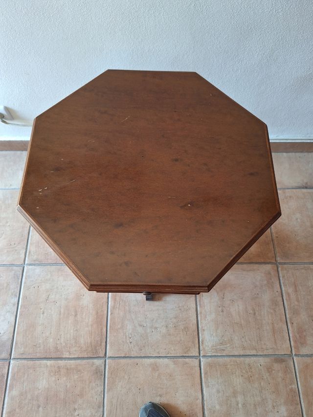 Mesa auxiliar octogonal antigua