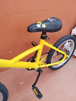 Bicicleta peques16" amarilla más casco de regalo,