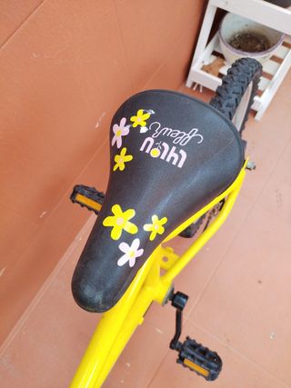 Bicicleta peques16" amarilla más casco de regalo,
