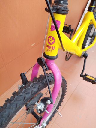 Bicicleta peques16" amarilla más casco de regalo,