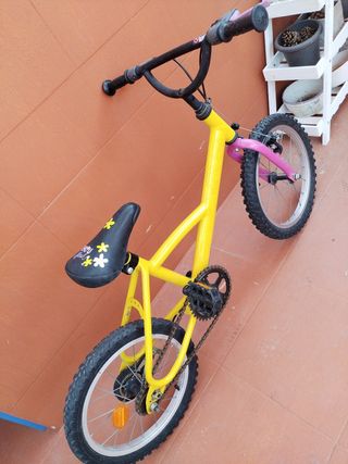 Bicicleta peques16" amarilla más casco de regalo,