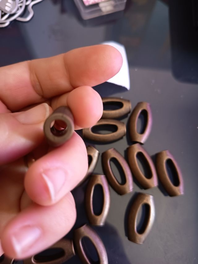 Lote 22 abalorios aceílocos bronce