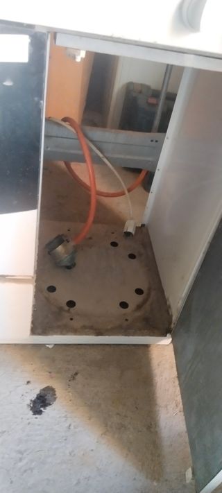 Cocina de gas y eléctrica antigua usada