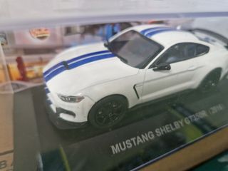 F1 fernando Alonso Aston Martin + mustang shelby