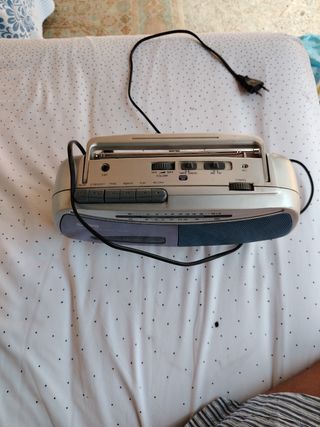 Radio Cassette Sanyo M-1560F