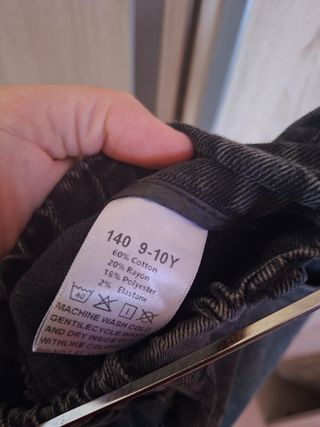 Pantalón vaquero negro niño talla 9/10