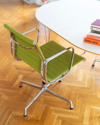 Sedie di design Vitra EA108 - Eames Originals